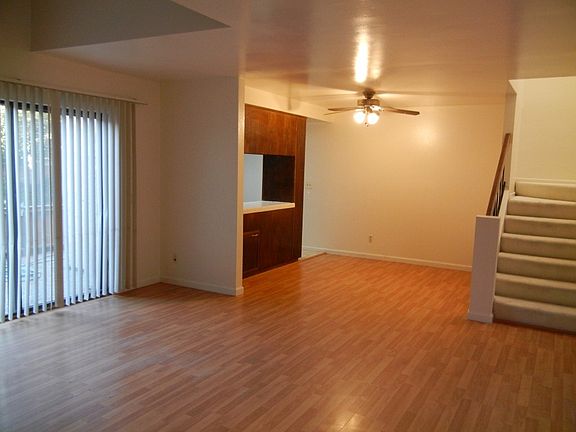 4th image of 3625 Cottonwood Cir #9