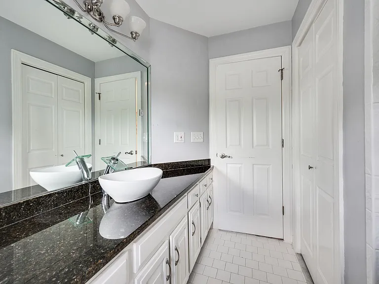 4625 Mountain View Dr — Photo 32