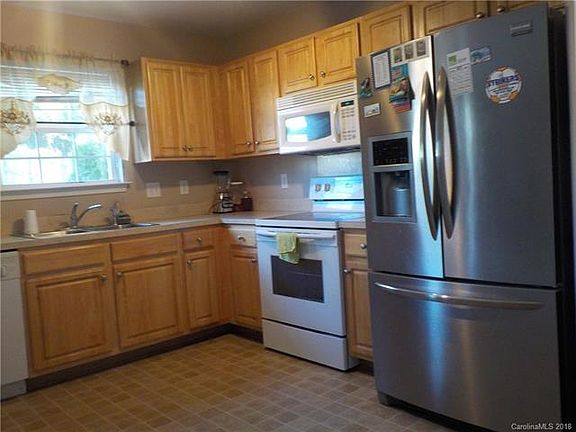 4th image of 2220 Emmons Ln