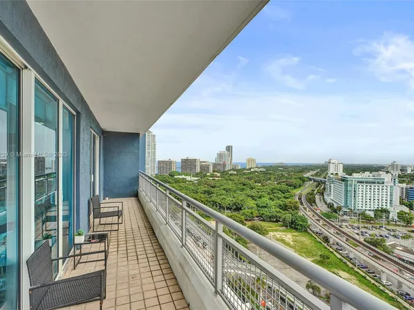 60 SW 13th St APT 1721, Miami, FL 33130