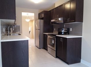 147 Sweetwater Ln, Ottawa, ON K2T 0L3