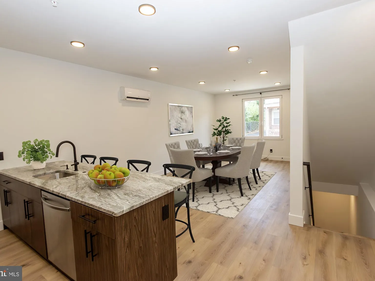 3 bed, 1878 sqft, $2,200 — Photo 3