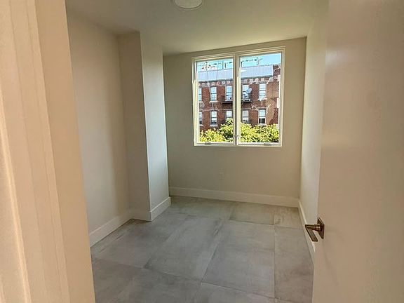 4th image of 404 Schenectady Ave