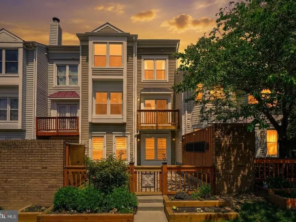 6010 Sunset Ridge Ct, Centreville, VA 20121