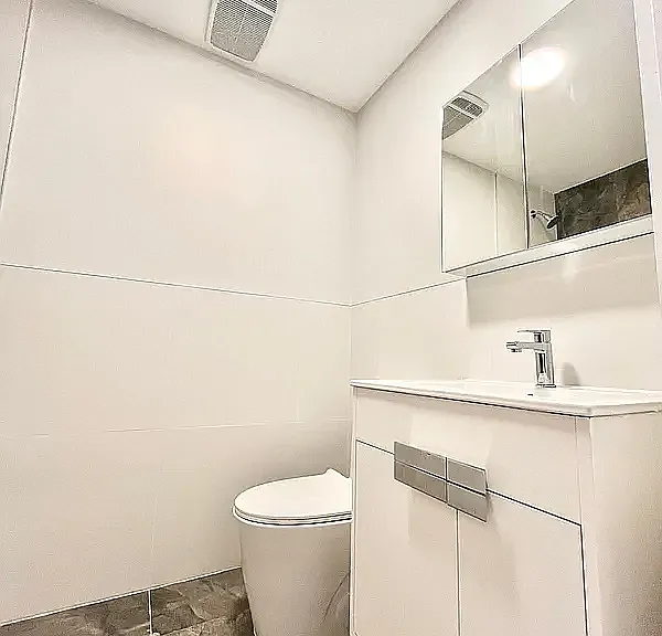 222 E 53rd St #2 — Photo 8