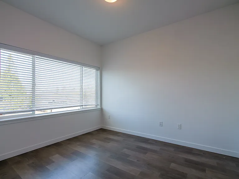 Lombard Apartments — Photo 14