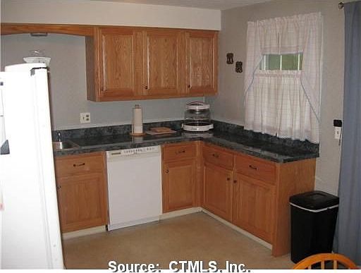 3rd image of 2 Concord Dr
