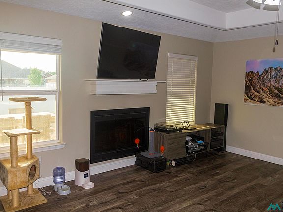 3rd image of 2115 Roadrunner Ln