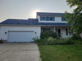 1035 Country Mnr, Mt Zion, IL 62549