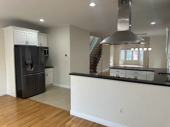 436 Lawton Avenue image 22 of 26