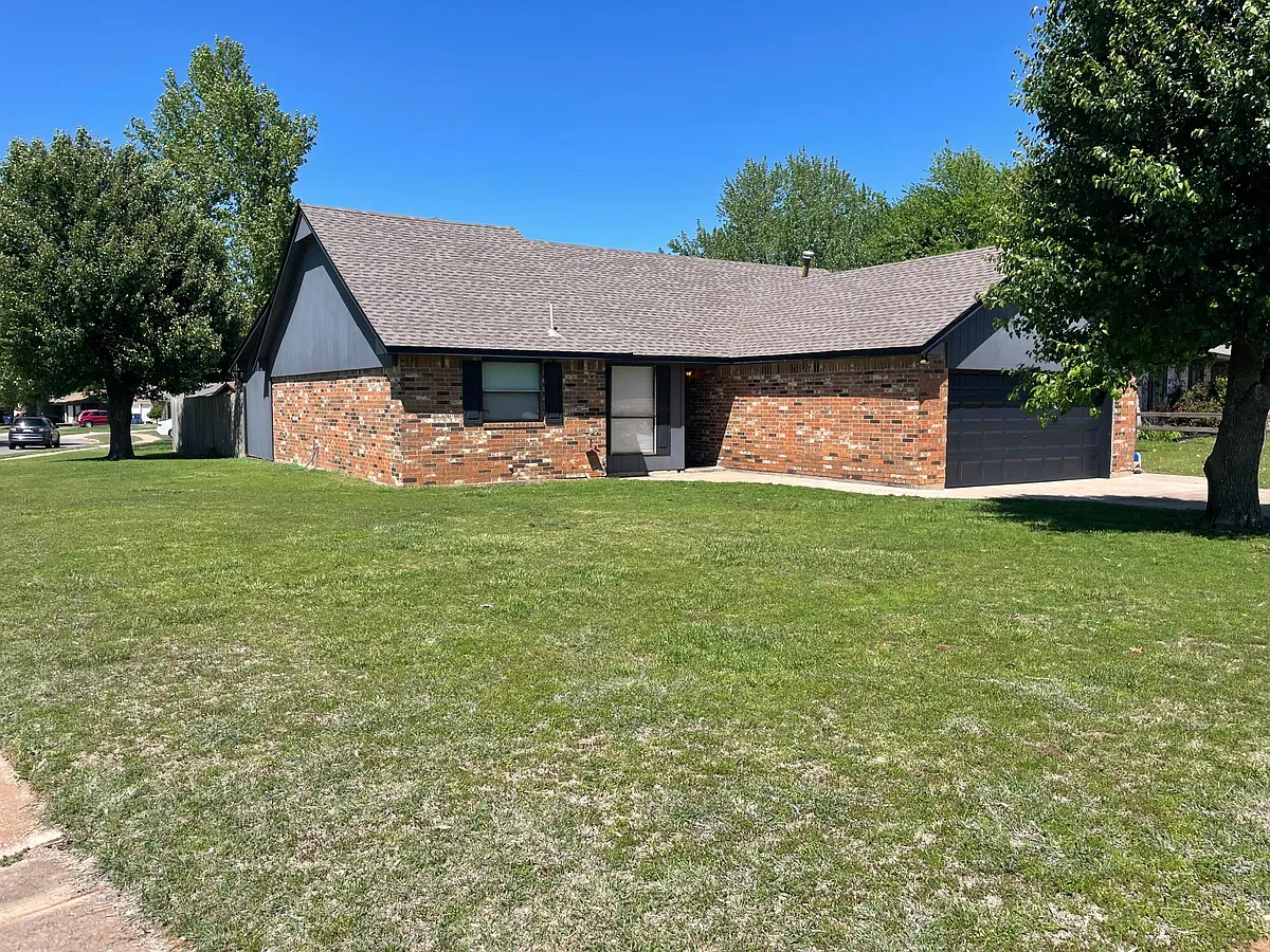 Building Photo - W Juniper Dr