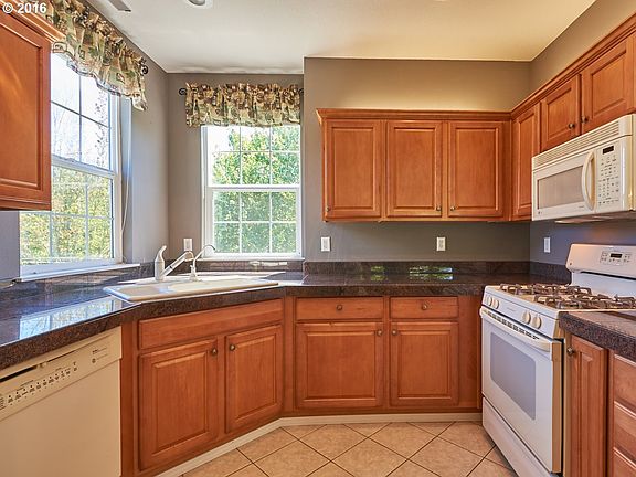 5th image of 1640 NE Ashberry Dr