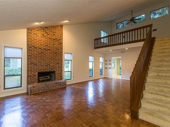 2nd image of 350 Sandalwood Ct #350