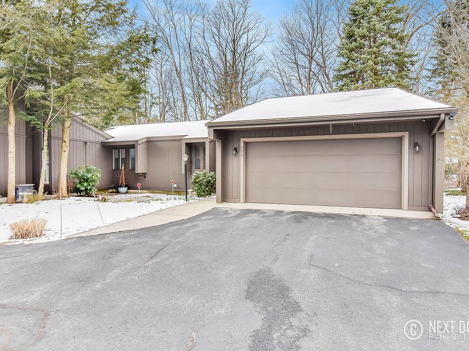 1st image of 796 Brook Village Dr
