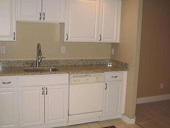 4th image of 205 Bernard Ct
