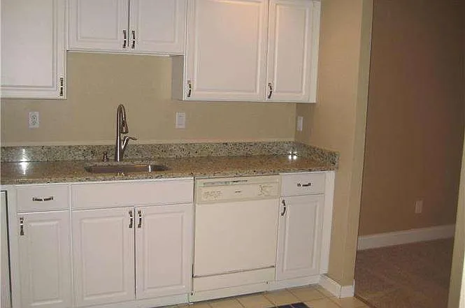 205 Bernard Ct — Photo 3
