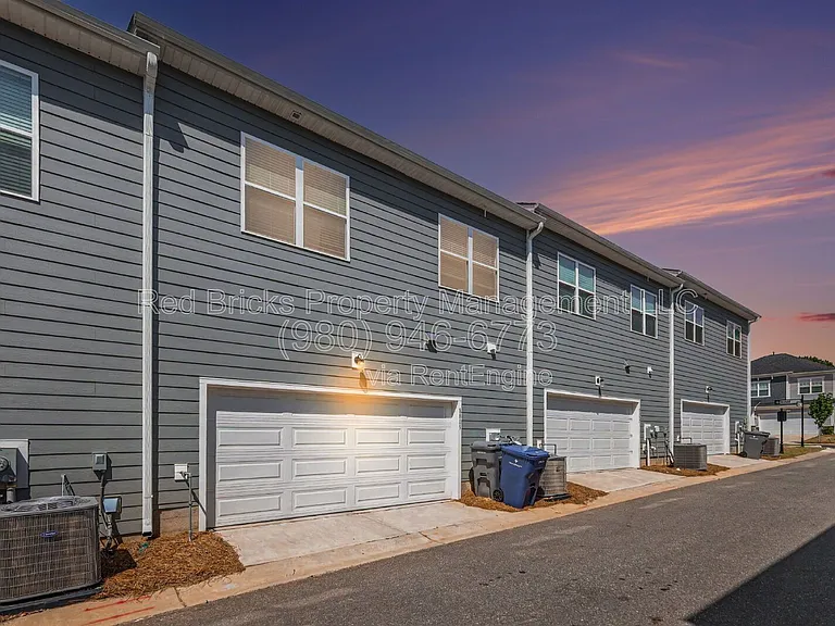 8809 Arrington Hall Dr — Photo 23