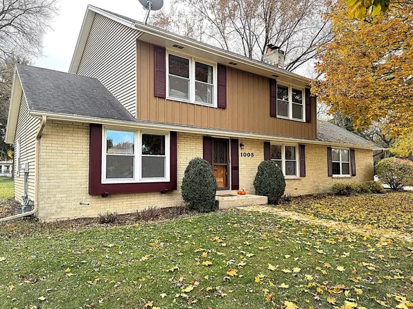 1005 Burr Oak BOULEVARD, Waukesha, WI 53189