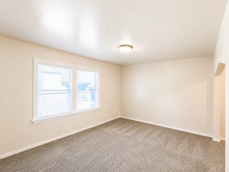 Town Manor Apartments — Photo 14
