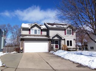 6011 Oakwood Dr, Urbandale, IA 50322