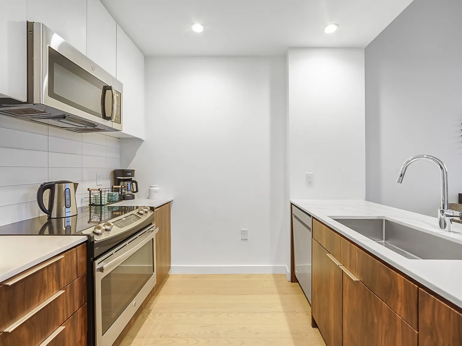 1 bed, 700 sqft, $3,792 — Photo 4