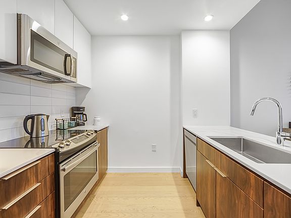 4th image of 775 Jackson St #1021