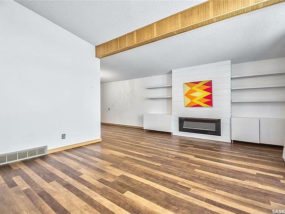 4th image of 532 Laurier Dr