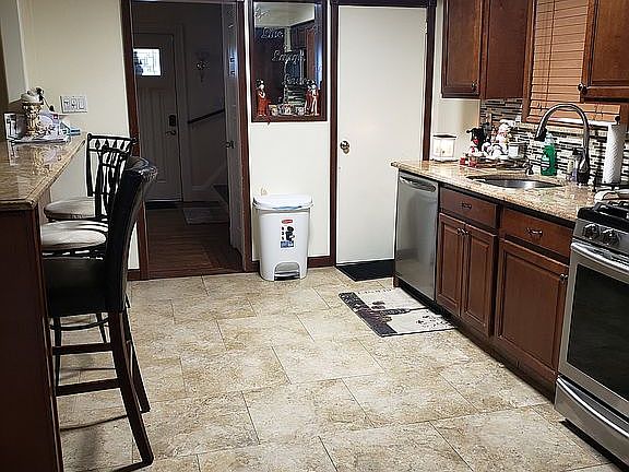 4th image of 177 Anchor Ave
