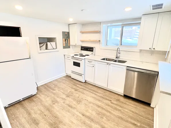 892 Queens Ave #2, London, ON N5W 3H8