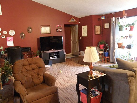 4th image of 54 Darlene St
