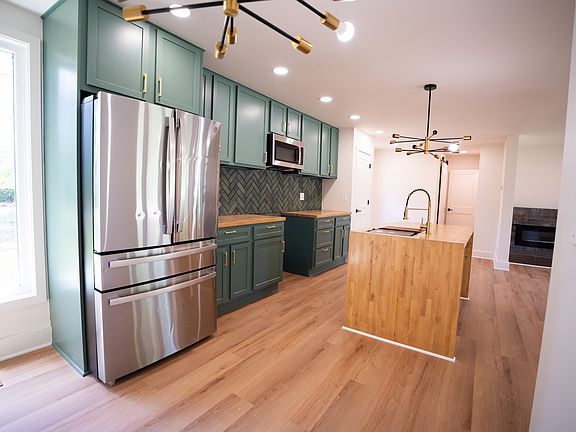 2nd image of 5033 Collinwood Dr