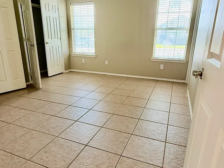 609 S Logan Dr #1 — Photo 6