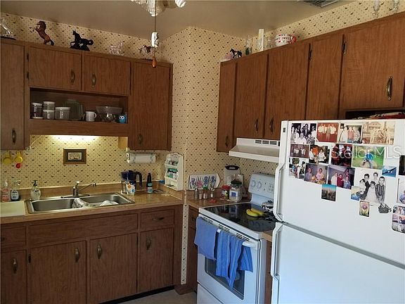 3rd image of 9516 N Ashley St