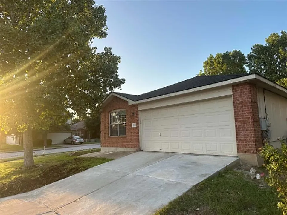 18312 Crestwind Ln