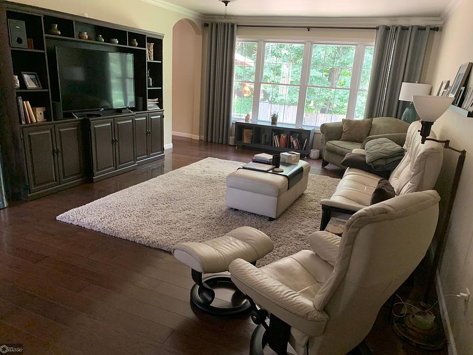 2nd image of 2516 Surrey Rd