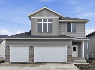 7699 Cub Creek Way, Horace, ND 58047