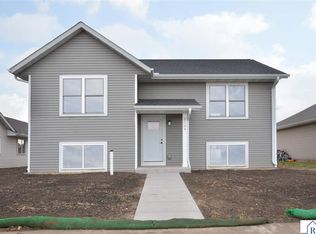 2105 Lunden St, Saint Peter, MN 56082