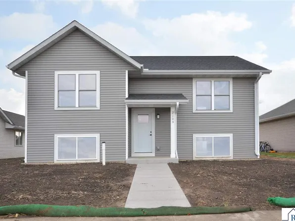 2105 Lunden St, Saint Peter, MN 56082