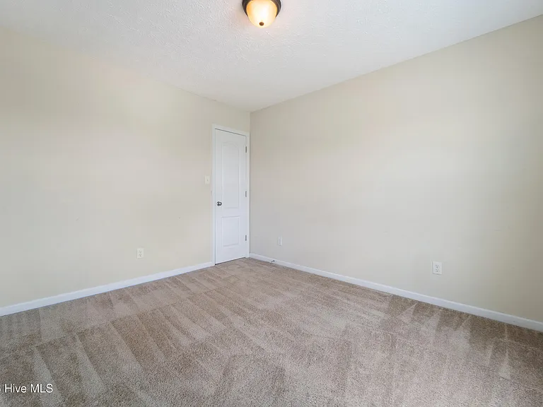 407 S Bluff Cir — Photo 19