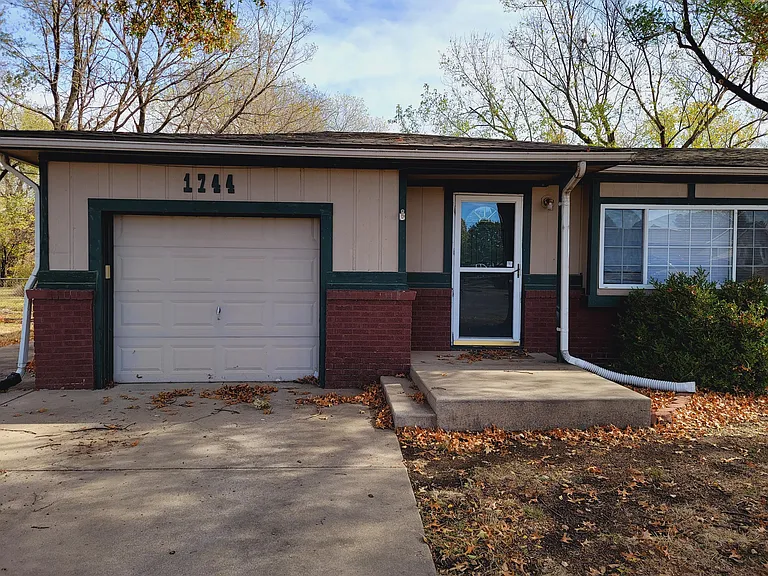 1744 S Lark Ln — Photo 3