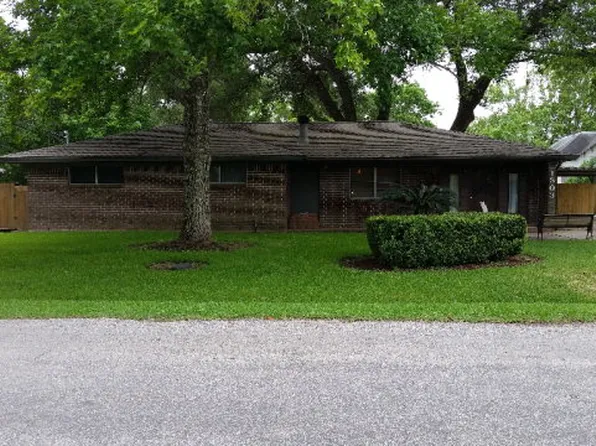 1303 Mac Dr, Sweeny, TX 77480