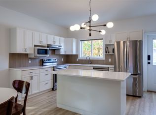 388 McCarren Ave, Kelowna, BC V1W 4W3