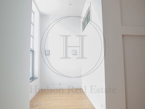 5th image of 107 Waverly Ave APT 3B