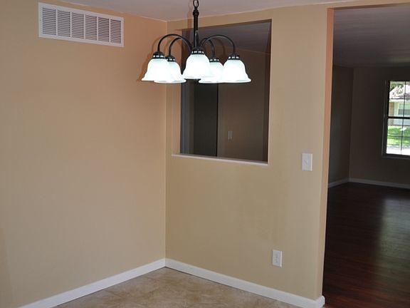 4th image of 7819 Crestline Ct