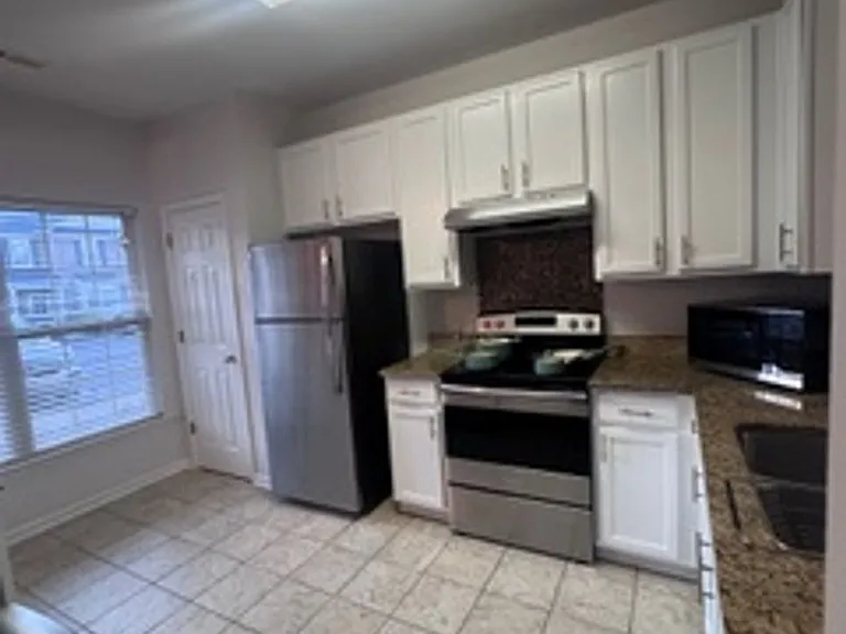 612 Graythorn Ln — Photo 17