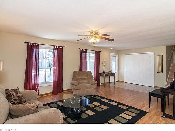3rd image of 16064 Walnut Creek Dr