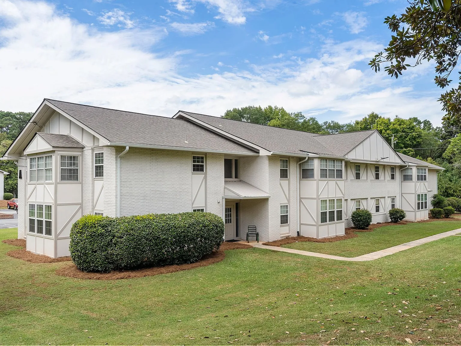 Winthrop Apartments — Photo 1