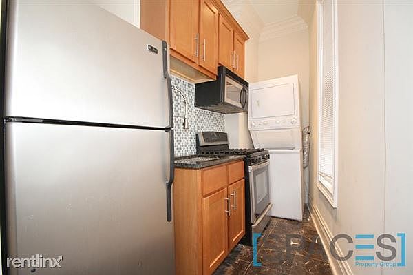 2nd image of 5706 N Clark St