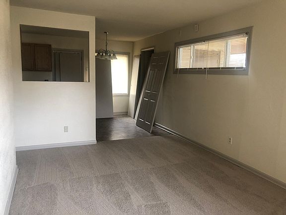 3rd image of 3315 S Glenn Ave