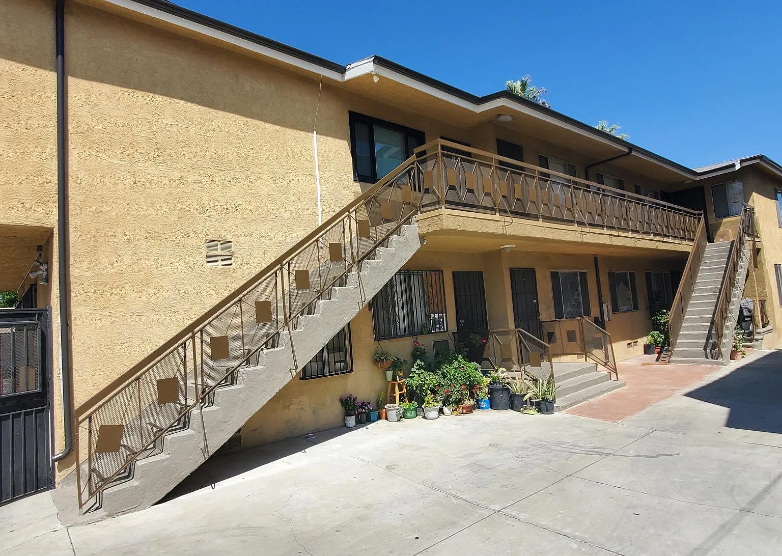 2 bed, 650 sqft, $2,200 — Photo 2